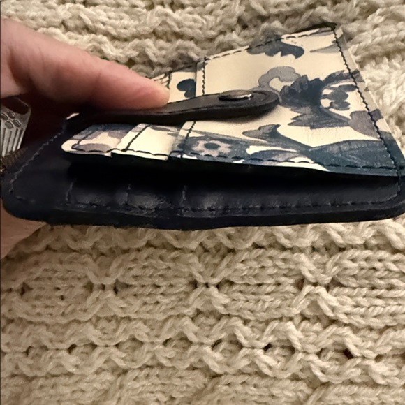 Patricia Nash Blue and Cream Floral Wallet-card holder - Picture 6 of 8